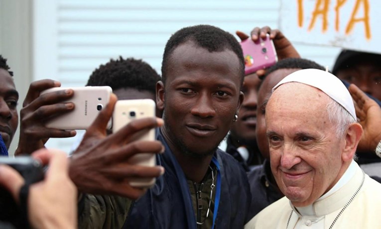 Papa Franjo: Vatikan će primiti i zbrinuti još 43 migranta s Lezbosa